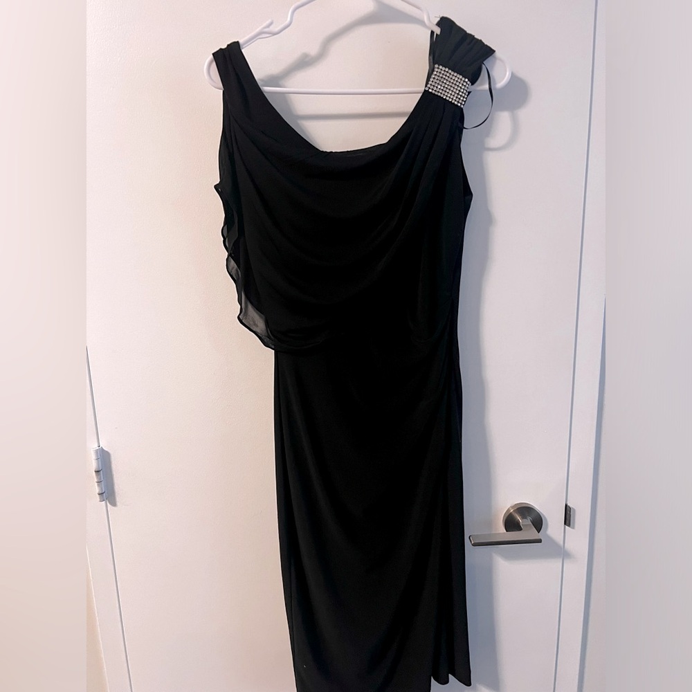 Le chateau gorgeous eveing dress